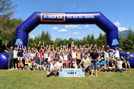 1_Predaja donacije podjetja HOFER Zavodu Gibaj in zmagaj